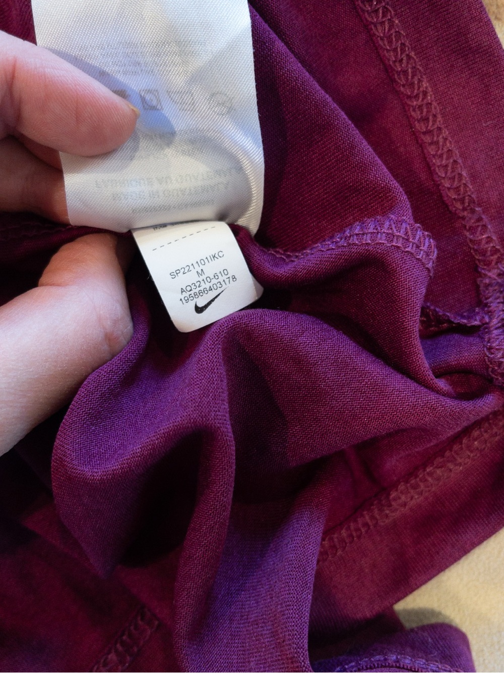 Nike Dri-Fit The Nike Tee Plum Maroon Swoosh Logo Medium - Picture 9 of 9